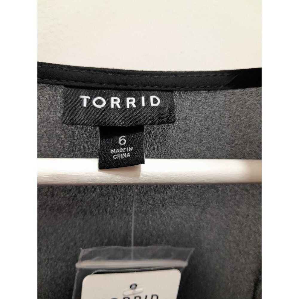 New Torrid Georgette Pintuck Button-Front Flowy Lightweight Blouse Black Size 6 - Picture 4 of 8
